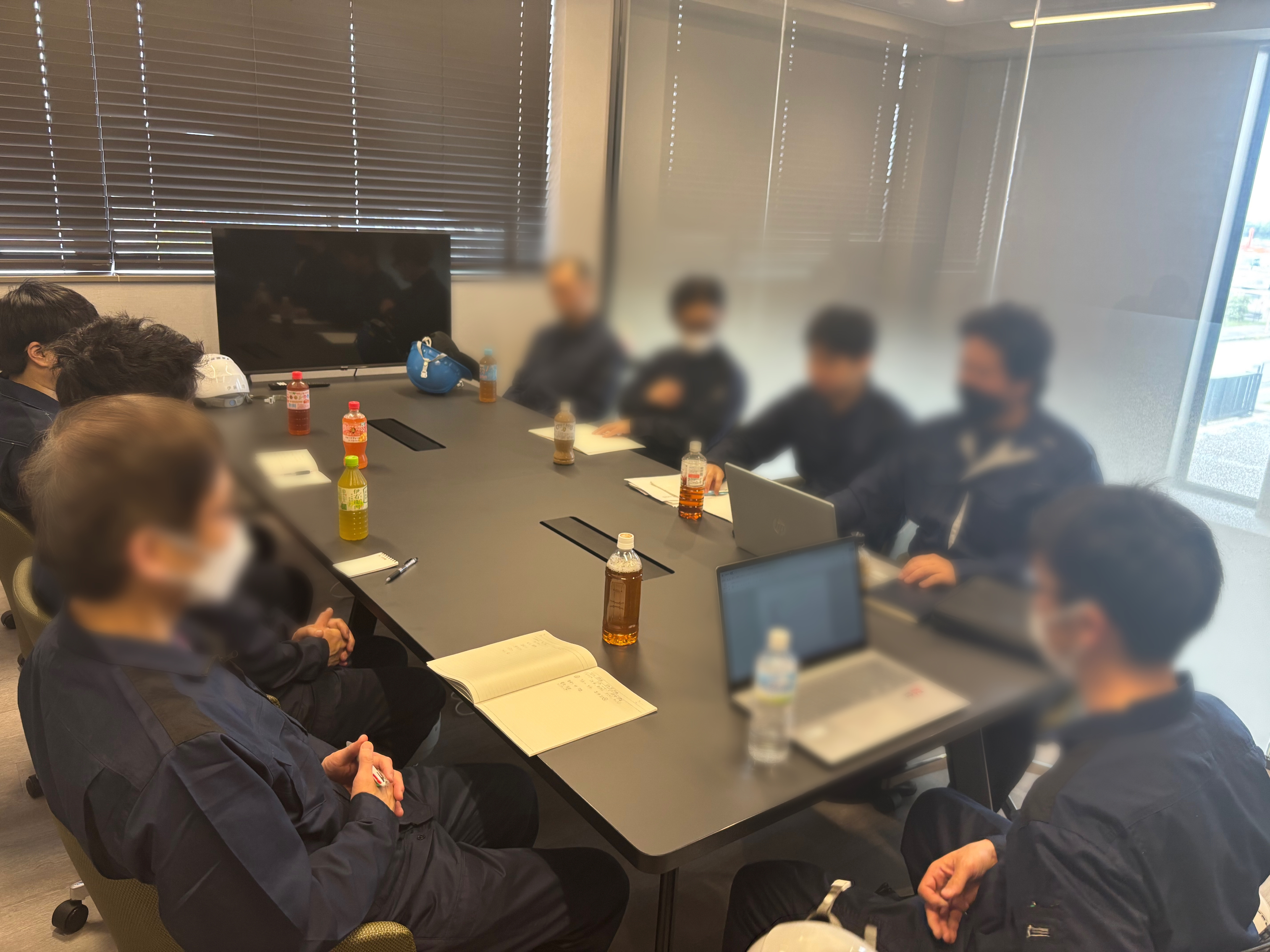 月例全体会議の様子をご紹介します